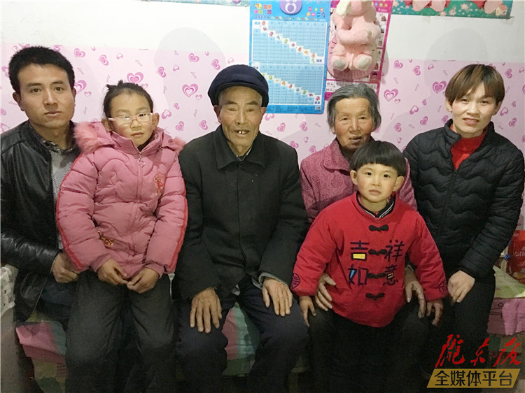 【新春走基層】殘疾夫婦：“你做我的耳朵，我做你的右手”