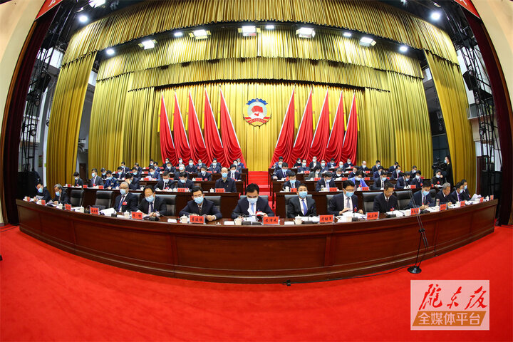【市兩會(huì)視頻海報(bào)】努力開(kāi)創(chuàng)新時(shí)代慶陽(yáng)政協(xié)工作新局面，為推動(dòng)慶陽(yáng)老區(qū)全面振興作出新的更大貢獻(xiàn)！