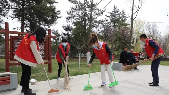 【第一眼】慶陽市區(qū)聯(lián)動(dòng)開展“擦亮慶陽 煙頭清零”和文明勸導(dǎo)志愿服務(wù)示范活動(dòng)