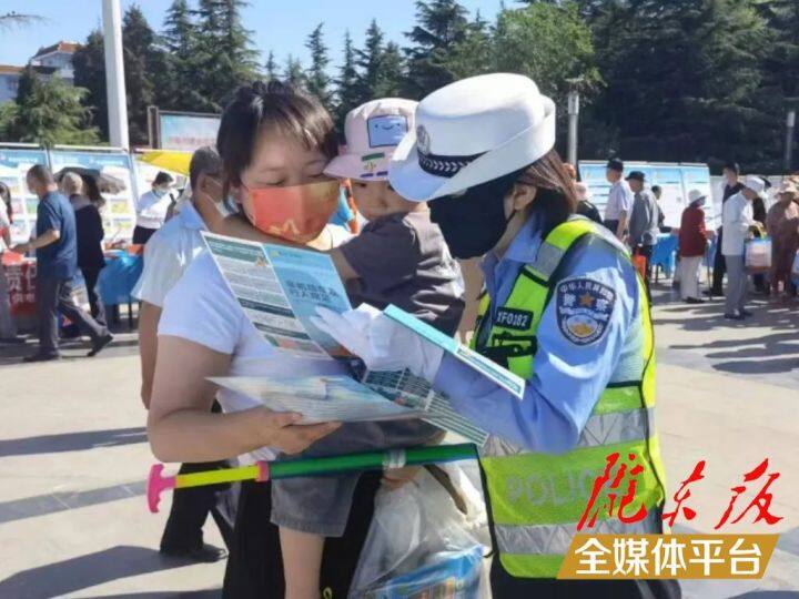 【創(chuàng)建全國文明城市·我們在行動】西峰公安交警強(qiáng)化“一老一小”宣傳，筑牢交通安全防線