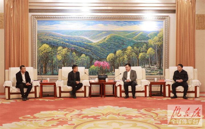 黃澤元周繼軍與阿里巴巴集團(tuán)副總裁、阿里云全球銷售總裁蔡英華一行座談