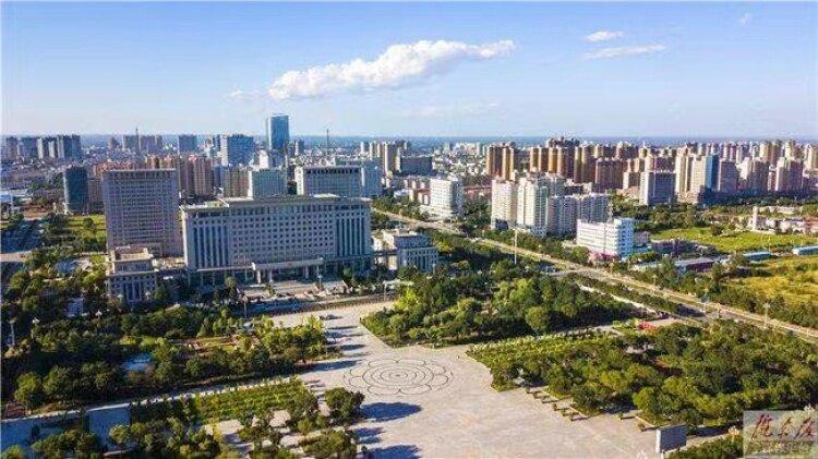 2022年，我市環(huán)境空氣優(yōu)良天數(shù)達(dá)297天。隴東報(bào)全媒體記者 俄少飛 攝