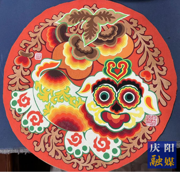 李慶英創(chuàng)作的布貼畫(huà)作品。
