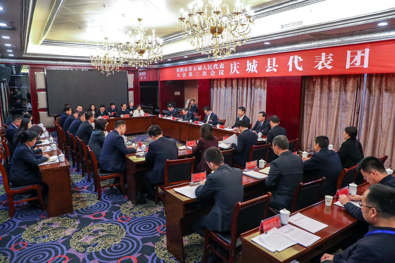 黃澤元在參加慶城縣代表團(tuán)審議時(shí)強(qiáng)調(diào) 把準(zhǔn)政策導(dǎo)向縣域特點(diǎn)經(jīng)濟(jì)規(guī)律角色定位 在推動高質(zhì)量發(fā)展上邁出更加堅(jiān)實(shí)的步伐