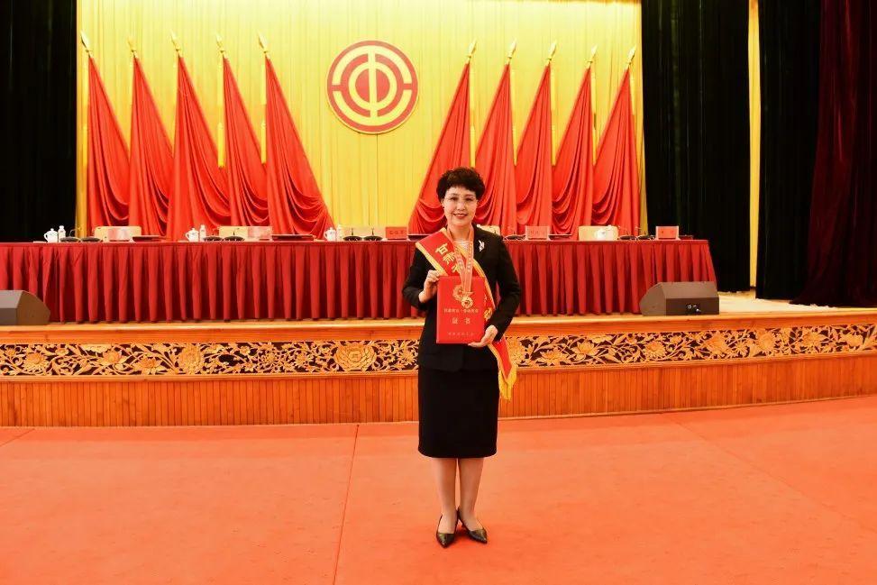 【醫(yī)線(xiàn)動(dòng)態(tài)】喜報(bào)  慶陽(yáng)市人民醫(yī)院劉變?nèi)~獲甘肅省五一勞動(dòng)獎(jiǎng)?wù)?>

                        <div   id=