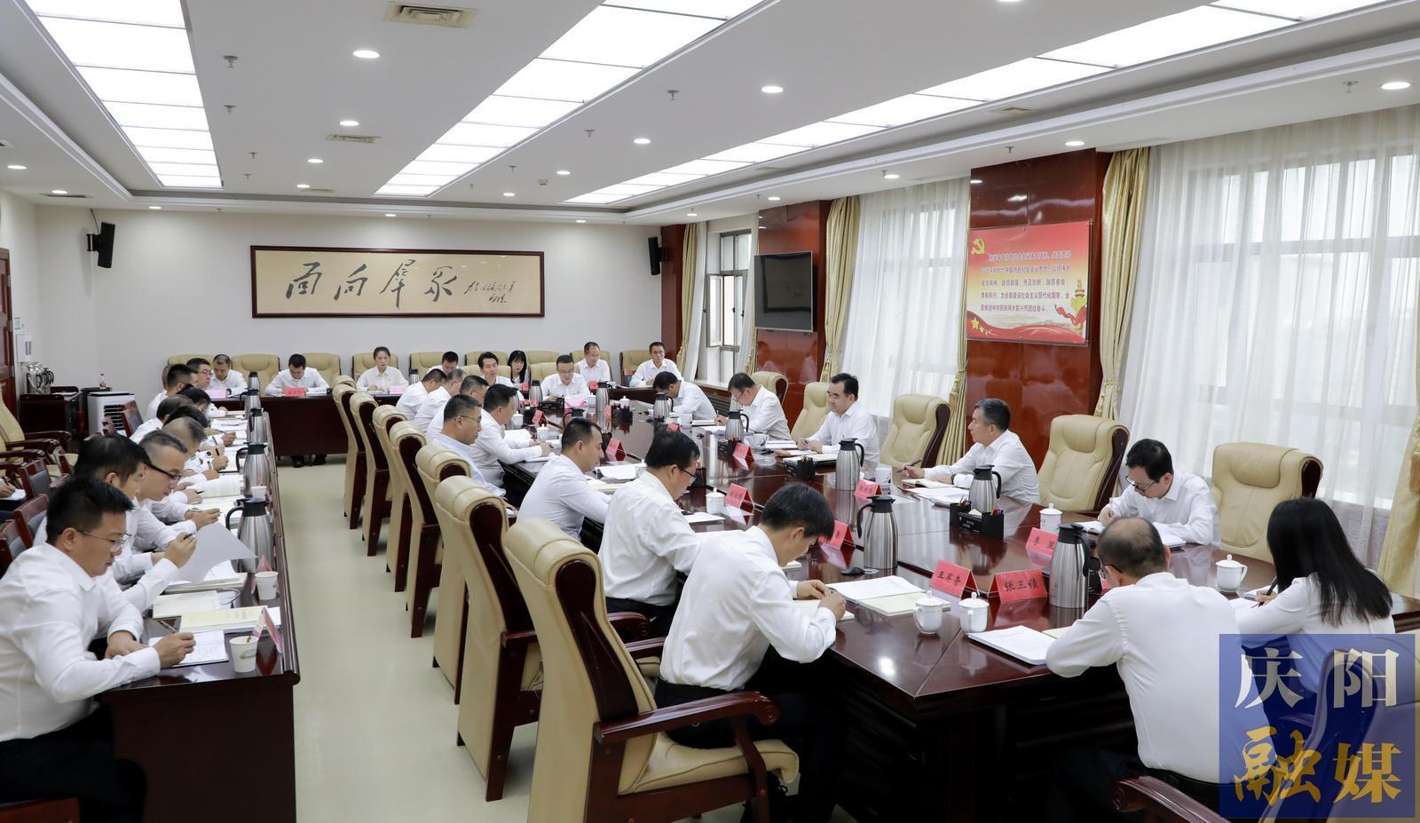 黃澤元在市委辦公室黨總支講專題黨課 勉勵全體黨員在知紀明紀上下功夫，在增強自覺上常修煉，在工作質(zhì)量上見實效，切實把黨紀學習教育成效轉(zhuǎn)化為擔當作為、干事創(chuàng)業(yè)的強大動力
