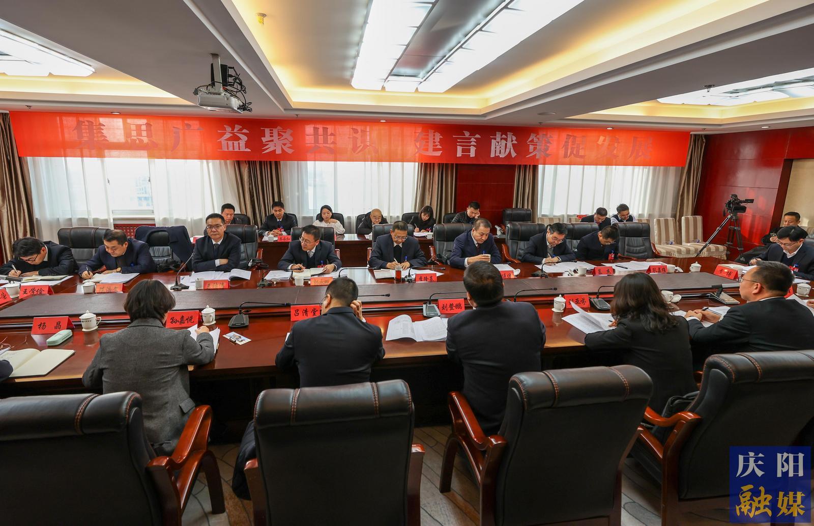 慶陽市政協(xié)委員分組討論政府工作報告和計劃、財政報告
