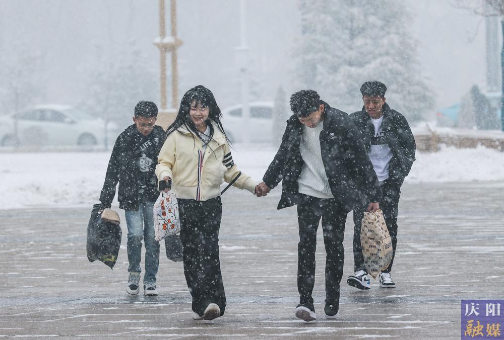 【攝影專題】風(fēng)雪兼程，回家過年！