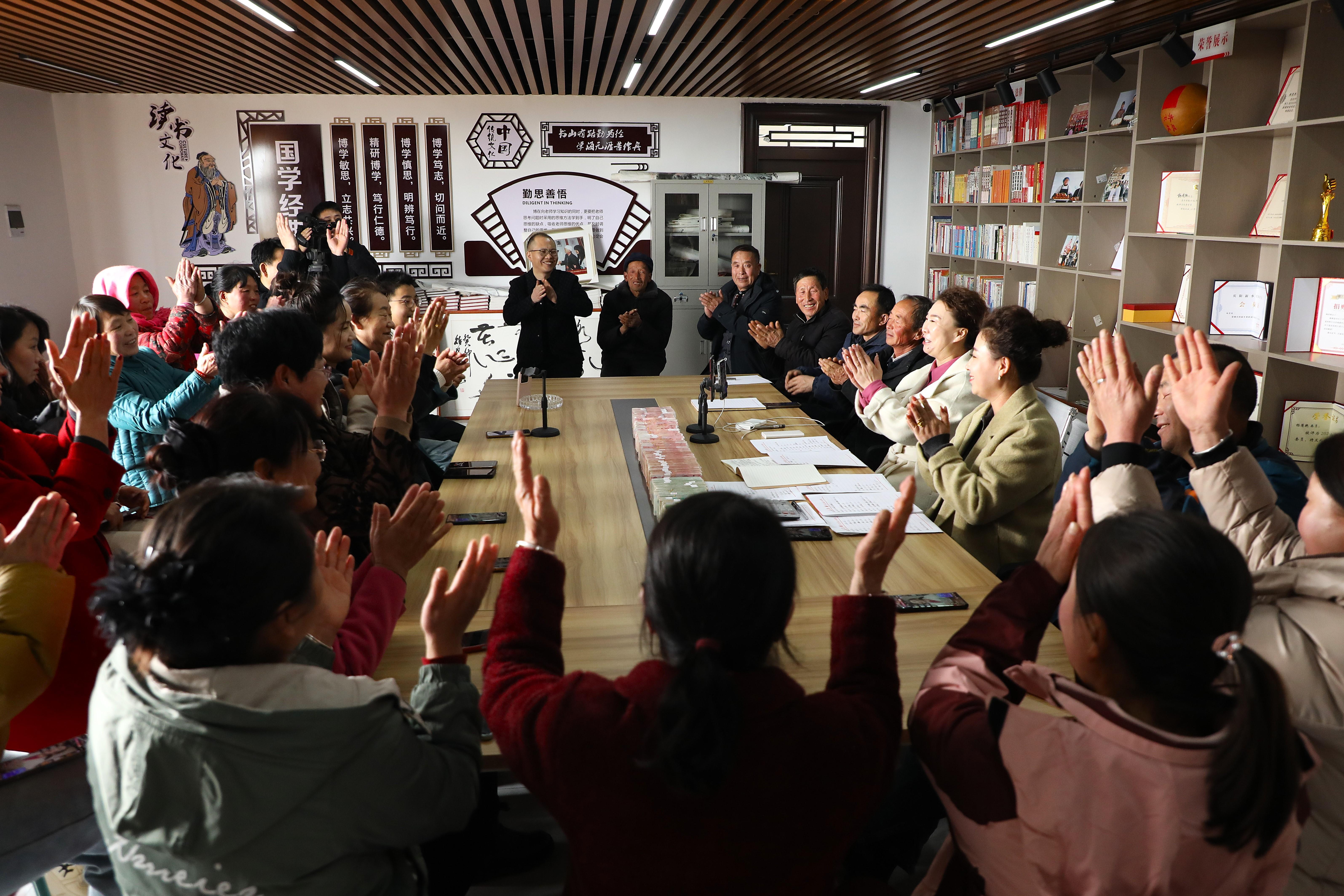 二月二，分紅“盛宴”開(kāi)啟幸福新篇 ——環(huán)縣莊子峁生態(tài)農(nóng)莊30戶農(nóng)戶喜提73萬(wàn)元“紅包”
