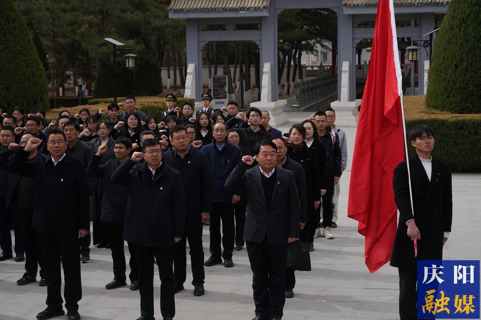 隴東學(xué)院組織師生赴南梁開展思政教育實(shí)踐活動