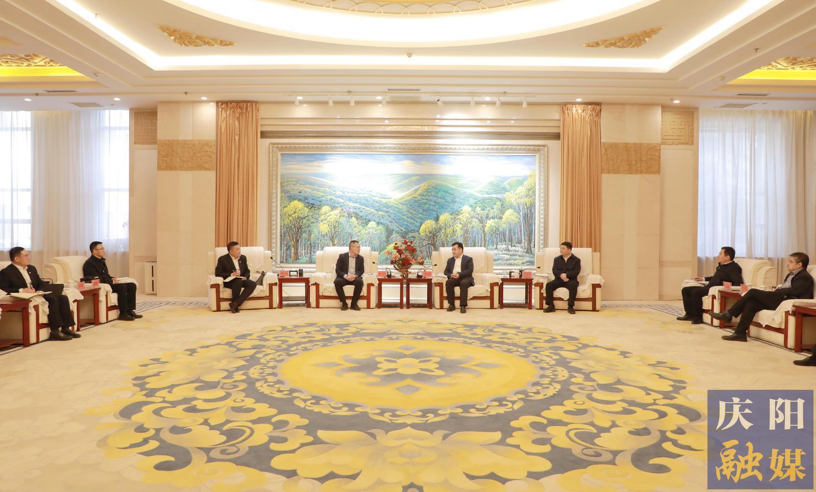 黃澤元周繼軍與中國農(nóng)業(yè)發(fā)展銀行甘肅省分行黨委書記、行長金雷一行座談