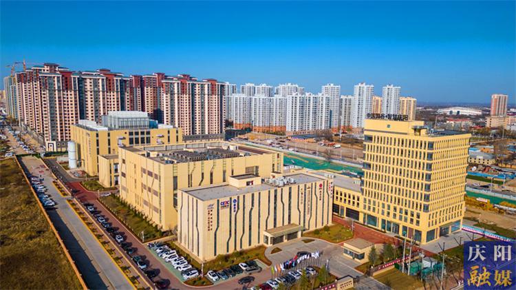 【強(qiáng)信心 看發(fā)展·招商引資拼落地】“數(shù)”海搏浪筑“算谷”——慶陽建設(shè)“東數(shù)西算”國家數(shù)據(jù)中心集群紀(jì)實(shí)