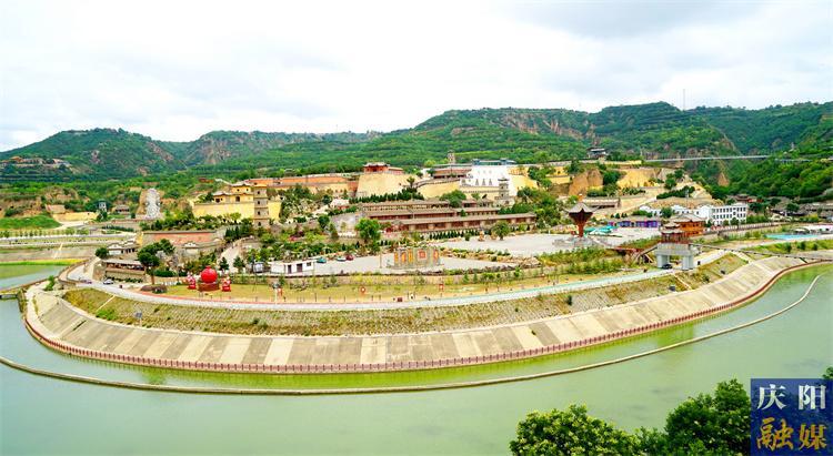 【2025慶陽市農(nóng)文旅融合發(fā)展百千萬工程探訪記】引“鳳”突圍 蝶變換顏 ——慶城縣藥王洞養(yǎng)生小鎮(zhèn)農(nóng)文旅融合發(fā)展紀(jì)實(shí)
