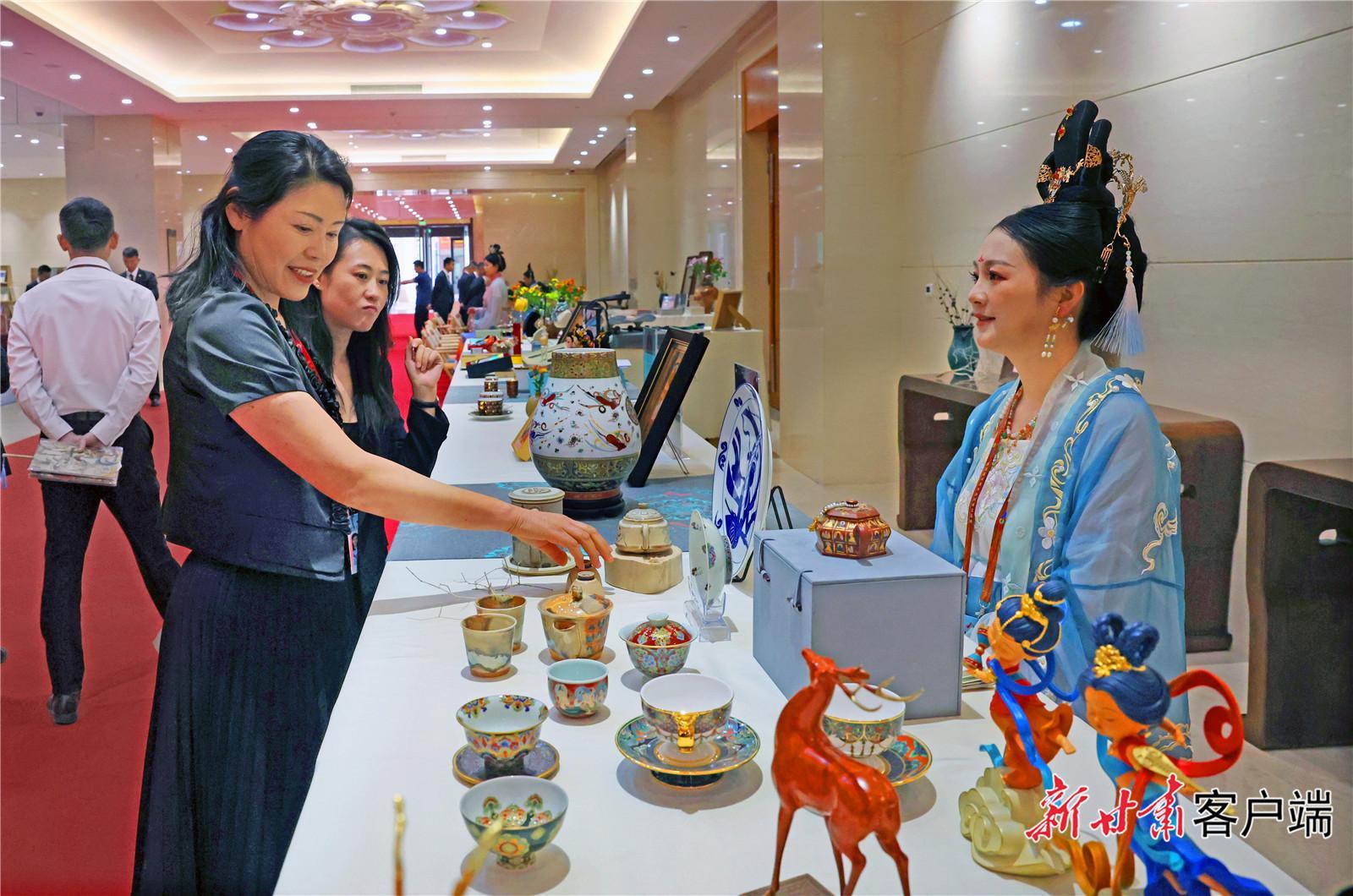 【絲路文明 光耀未來】觸摸歷史 對(duì)話未來——走進(jìn)敦煌IP文化展覽