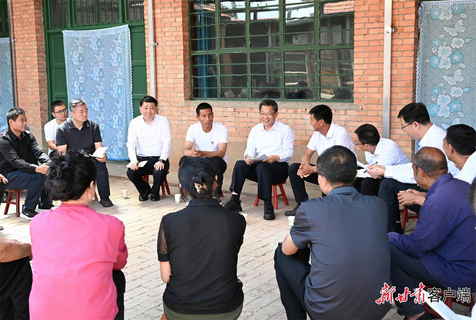 任振鶴在慶陽市調(diào)研時(shí)強(qiáng)調(diào) 堅(jiān)決守牢底線任務(wù) 加快推動(dòng)老區(qū)振興