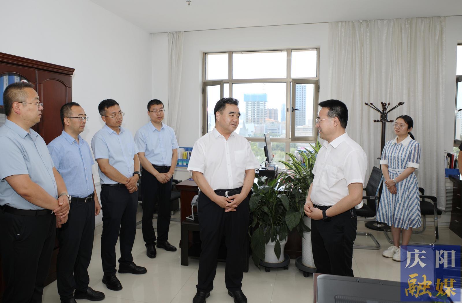 黃澤元在調(diào)研數(shù)字經(jīng)濟(jì)培育發(fā)展情況時強(qiáng)調(diào) 完善機(jī)制優(yōu)化職能持續(xù)積蓄數(shù)字經(jīng)濟(jì)優(yōu)勢 增強(qiáng)合力提高效率奮力打造全國算力高地